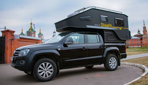 За съжаление това иначе доста любопитно предложение е валидно само за онези, които притежават пикап. Вместо да се занимават със сложни преоборудвания, те могат да си купят от вездесъщата "Автокемперпром" готов жилищен модул, който идеално пасва в легена на пикапа. 
