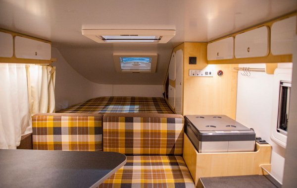 Цялото нещо тежи едва около 500 кг, което е напълно по силите на всеки съвременен пикап - и всъщност даже ще подобри пътното му поведение. 
