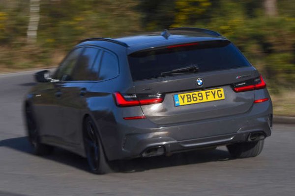 Идеята за бърз комби-автомобил не е нищо ново, но все пак има нещо много изкушаващо в смесването на пространство и скорост. Тази версия M340i на 3-Series Touring има много от последното – нейният 3,0-литров редови шестцилиндров бензинов двигател с 375 к.с. може да ускори до 100 км/ч от място за 4,5 секунди, дори когато е натоварено, но пък и разходът му не е никак малък.