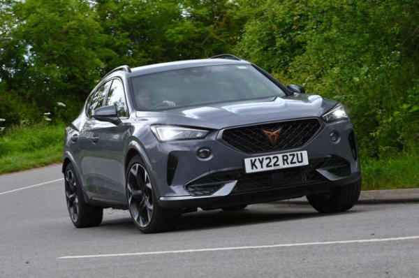 Подобни автомобили се срещат по-рязко на пазара, но този Formentor, със своя мощен 1,5-литров бензинов двигател се представи най-лошо от останалите, въпреки че разход от под 6 л/100 км не е толкоа лош. Formentor впечатлява със сигурно управление, интелигентен интериор и богато оборудване.