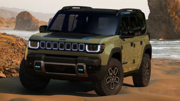 Jeep Recon черпи очевидно вдъхновение от Wrangler, като новият модел трябва да убеди много от клиентите на марката да преминат към изцяло електрически задвижвания. Всъдеходът ще бъде базиран на платформата STLA Large, която също е в основата на бъдещия Wagoneer S.

Recon все още ще въплъщава стила на живот на Jeep с подвижни врати и потенциално големи отвори на покрива. Компанията ще предлага ДВГ, електрически и хибридни задвижвания.
