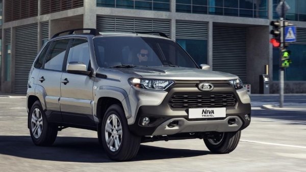 Дългоочакваният наследник на легендарната Лада Нива вече няколко години е на пазара, но отзивите за качеството му далеч не са ласкави. Travel има същия 1.7-литров бензинов мотор като оригиналната Niva, но тук, кой знае защо, той развива с 3 конски сили по-малко. 
