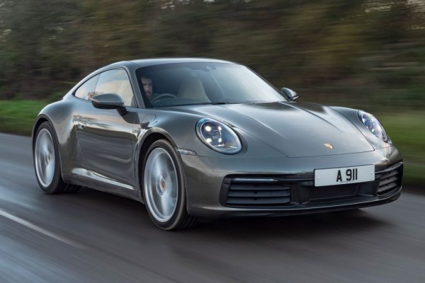 Класиката от Щутгарт е продадена в 1097 бройки, макар очевидно да отстъпва клиенти на електрическото си братче Taycan. Второто място е за BMW Z4 - 703 коли, третото - за Audi TT (644). 
