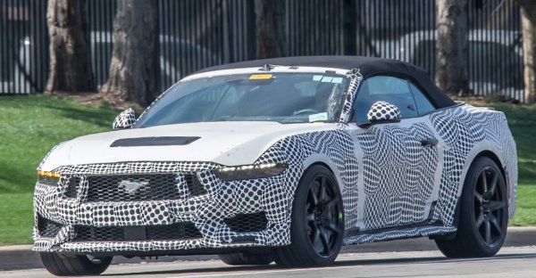 Легендарният Shelby GT500 ще се завърне в гамата на Mustang по-късно тази година. Вече бяха снимани прототипи, които се разхождат по обществените пътища, така че премиерата е близо. Твърди се, че Ford работи върху нов V8 двигател, вътрешно наречен &bdquo;Legend&ldquo;, който може да бъде дори по-мощен от V8 мотора в сегашния модел, развиващ 760 к.с.