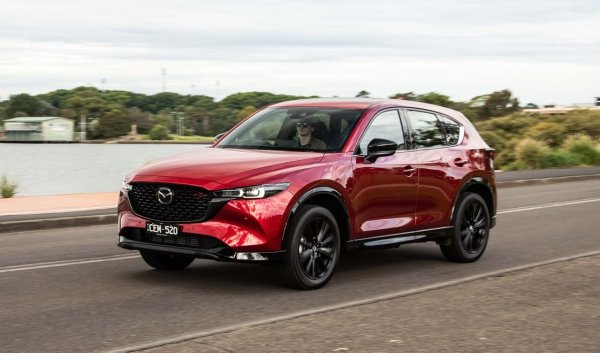 Спад спрямо 2023: -17.3%

Една от едва двете марки в Топ 20 със спад на годишна база. Отливът обаче е предимно за сметка на малките и бюджетни модели, докато интересът към по-скъпите - CX-60 и особено CX-5 - остава силен. 

Най-продавани модели: 
CX-5 - 37
CX-60 - 13
CX-30 - 13
Mazda 6 - 10
Mazda 2 - 7
Mazda 3 - 6
