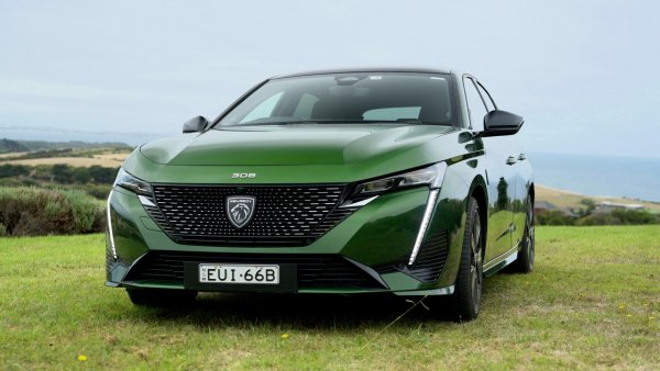 Ръст спрямо 2023: 34.2%

Peugeot увеличава с една трета продажбите в сравнение с миналата година, но темпото е по-бавно, отколкото при внасяните от същия представител Opel и Citroen. Като най-продаван модел на марката тази година излиза новото Peugeot 308. 

Най-продавани модели: 
Peugeot 308 - 56
Peugeot 2008 - 45
Partner - 28
Boxer - 22
Peugeot 408 - 21
Peugeot 5008 - 21
