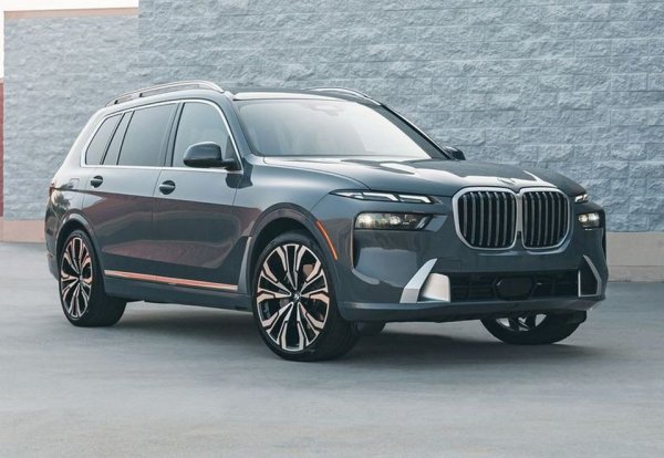 Ръст спрямо 2023: 36.2%

След рекордната 2023 BMW продължава да увеличава продажбите, и удържа първото място в премиум сегмента у нас, макар и само с 3 автомобила преднина през Mercedes. Най-продаваният модел си остава Х7. Правят впечатление и новите 10 бройки от най-скъпия модел, XM, регистрирани само за два месеца, в допълнение към 45-те от миналата година. 

Най-продавани модели: 
X7 - 54
X5 - 31
3 Series - 29
7 Series - 25
5 Series - 25
X6 - 24
X3 - 24
