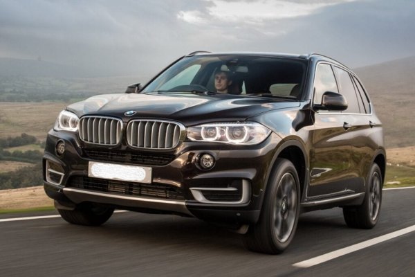Сравнително краткият петгодишен живот на третото поколение X5, представено през 2013 г., леко стеснява ловната ви територия, но можете лесно да намерите тези автомобили за малко над 15 000 евро. За тази сума можете да избирате между 2,0- и 3,0-литровия дизелов модел, като и двата отговарят на Евро 6.

Това, което получавате за този вид пари, е красив, голям SUV с много място, оборудване и висококачествено качество на изработка. X5 също е сред най-добрите за шофиране в своя клас, въпреки че моделите M Sport имат возия, която е много твърда на груби пътни настилки. 