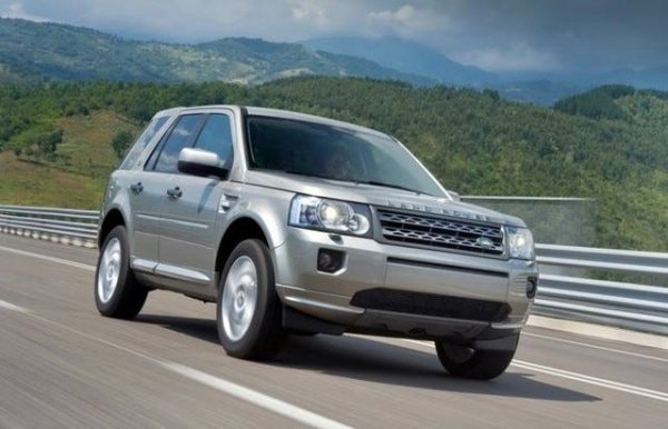 Land Rover Freelander 2 с голям пробег струва от около 5000 евро в добро работно състояние, но такъв с по-малко от 150 000 км излиза поне два пъти повече.За парите получавате много удобно возило с просторна кабина, макар и само с пет места вместо опция със седем, както при някои конкуренти. 

За хората, живеещи извън голям град, Freelander 2 продължава да има смисъл благодарение на отличните си способности по лоши пътища, а и извън тях, благодарение на системата за задвижване на четирите колела