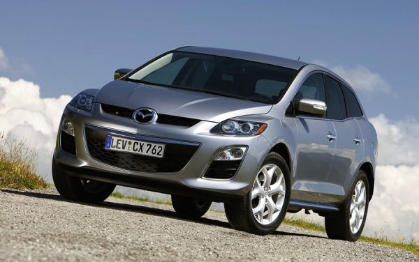 Ако търсите добре оборудван SUV на цена пад 5000 евро, няма как да подминете Mazda CX-7. Той отговаря на почти всички изисквания, като единственият недостатък е, че 2,3-литровият турбо бензинов двигател с 256 к.с. не е от най-икономичните, но пък отговаря на стандарта за вредни емисии.

При избор на Cx-7 в дизелов вариант ще получите впечатляващ за автомобил от този клас разход на гориво, което също не е за пренебрегване.