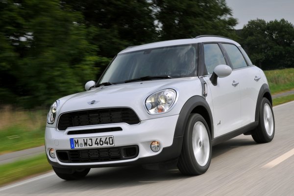 5000 евро не изглеждат много, за да притежавате и да се наслаждавате на един от най-добрите малки SUV автомобили, който освен  впечатляващо поведение на пътя предлагат и стилен външен вид. Първото поколение се появи през 2010 г., така че още могат да се намерят екземпляри с под 180 000 км пробег.

За тази сума може да се избира между икономичния 1,6-литров дизелов двигател или по-лакомия 1,6-литров бензин. Ако прибавите още малко пари получавате по-високо ниво на оборудване със 122 к.с., което осигурява и повече настроение по време на пътуване.