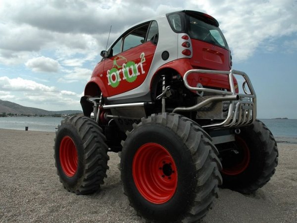 Резултата е очевиден. Smart с вид и характеристики на Monster Truck
