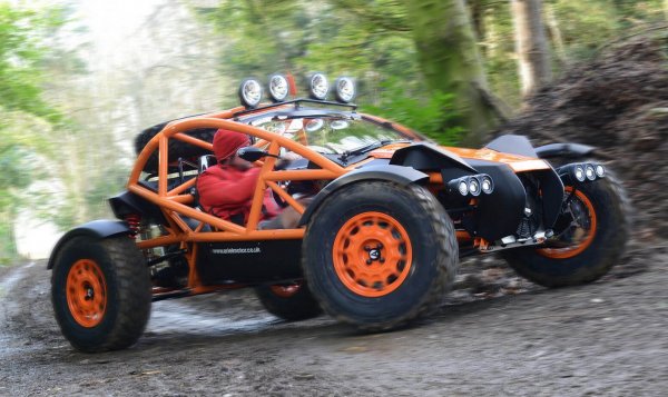 Тук можехме с чиста съвест да добавим и родственика Ariel Atom, но той не е чак толкова уникален - подобни "го-карт" машини за пътищата има доста, докато бруталното офроуд зверче е относително уникален екземпляр.

Оф-роуд специалистът, който комбинира заемки от WRC-болиди и "баха" бъгита тежи около 650 кг, преди да го оборудвате със задължителните LED-бар, лебедка и подобни джунджурии. Но дори и тогава теглото трудно надхвърля 725 кила, които може да хвърлите в боя при всякакви атмосферни и пътни условия.