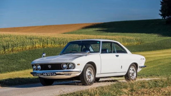 През 1969 г. Mazda решава да направи нещо революционно и комбинира емблематичния за марката ванкелов (роторен) двигател с предно задвижване. Резултатът е Luce R130 &ndash; елегантно купе с две врати, чиито линии са нарисувани от младия тогава италиански гений Джорджето Джуджаро.
