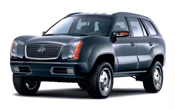 Днес Hyundai и Kia са на гребена на вълната в световния автомобилен дизайн. Но си спомняме добре времето, когато бяха по-скоро в блатото. Mountaineer бе роден върху платформата на серийния Santa Fe, но изглеждаше като резултат от ужасно объркала се пластична операция. 
