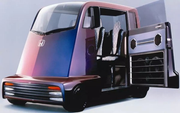 Ако трябва да сме честни и ако обърнем внимание на концептите, създадени за вътрешния японски пазар (JDM), тогава всъщност цялата ни класация ще трябва да се състои само от японски машини. Затова ще включим само една - този прототип от 1999, който видимо е вдъхновен от тостер. И, ако съдим по размерите на аудиоколоните, се задвижва не с бензин, а със звукови вълни. 
