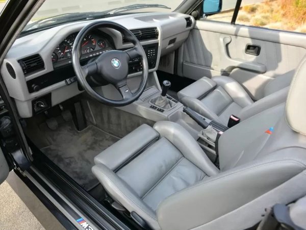 Произведен през април 1991 г., към края на производствения цикъл от 1988 г. до юни 1991 г., този автомобил е един от приблизително 480-те кабриолета M3 с по-мощния 2,3-литров двигател, развиващ 215 к.с., комбиниран с петстепенна ръчна скоростна кутия.

Първият собственик на автомобила е бил клиент на BMW в Дармщат, Германия, през ноември 1991 г. По-късно, през септември 2014 г., M3 става част от The Best of M и оттогава рядко е каран, въпреки че е редовно обслужван. Към момента на продажбата километражът му показва 41 583 км. Колата е запазила оригиналния си двигател.
