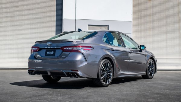 И тук първото място е за автомобил на Toyota – в случая това е Camry (681 000), а на второ място се подрежда Tesla Model 3 (508 000). В първата петица попадат още Honda Accord (481 000), BMW 3-Series (329 000) и Nissan Altima (277 000).