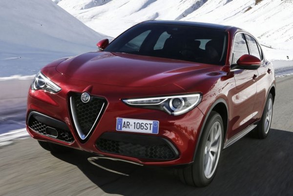 Година на основаване: 1910; първи модел с повишена проходимост: Stelvio (2016 г.); "съпротива": 106 години

В същата 2016 година, когато се появява Levante, своя дебют прави и кросоувъра Stelvio. Но фактът, че Alfa е с 4 години по-стара марка от Maserati я изтиква дотрето място в този своеобразен топ 10. Тук трябва да отворим скобата, че Alfa участва в малосерийно производство на армейска джипка през 50-те години на 20 век, която сама по себе си е ребрандиран Fiat.

Независимо че Alfa Romeo и Maserati са част от един концерн, а Stelvio и Levante са връстници, в основата на този модел е доста по-съвременната платформа Giorgio. А доскоро Stelvio бе и по-бърз във версията си с 510 к.с. и ускорение до 100 км/ч за 3,9 секунди.