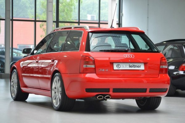 Първото поколение Audi RS4