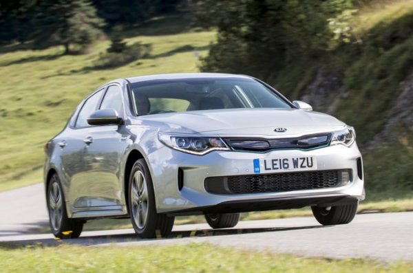 Докато малките автомобили на Kia - Rio и Picanto, се нареждат само на средни позиции в класа си, семейни модели XCeed и Ceed са сред най-надеждните в своя сегмент, докато Optima (на снимката) е вторият най-надежден представителен автомобил. Достъпният като цена E-Niro е третият най-надежден електрически автомобил с резултат от 95,8%.