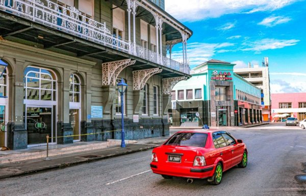 Някога британска колония, днес този карибски остров с площ от 439 кв. км е независим и се радва на приличен стандарт на живот, с БВП на глава от населението от 16 000 долара по изчисления на Международния валутен фонд (за сравнение БВП на България според същия източник е 9 826 долара). Оттук е родом попзвездата Риана. 
