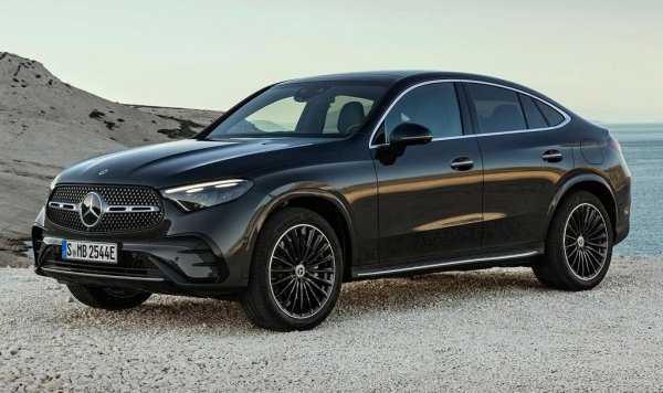 Преди година GLC бе най-продаваният премиум модел на българския пазар, но 2024 донесе 17% спад в регистрациите и извади кросоувъра от Топ 3. Най-популярната версия е била 200 4Matic, с 61 продажби. 
