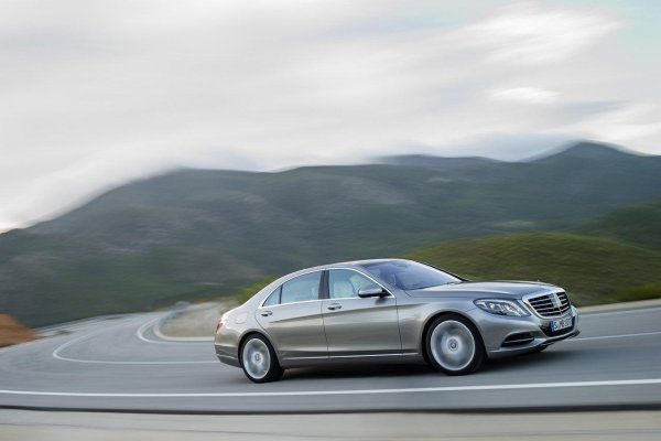 Mercedes S-Class дебютира в Хамбург