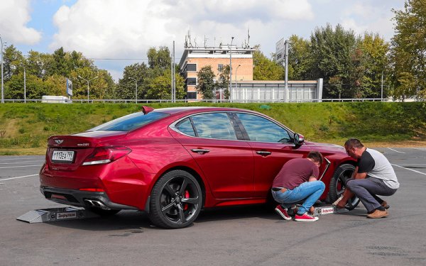 Упражението с диагонала обаче се оказва непреодолимо препятствие за G70 и затова в крайна сметка седанът не е тестван на трите платформи. Крайната оценка на модела е 11 - доста слаба, но е по-висока от тази на кросоувърите Ford Kuga, Mazda CX‑5 и Renault Kaptur/Duster.
