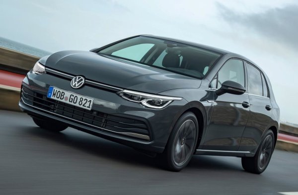 С мощност 116 к.с., 1.5 eTSI и 48-волтова хибридизация, Volkswagen Golf доказва, че добре проектиран бензинов двигател може да се конкурира с дизеловите дори при дълги маршрути. Разходът от малко над 6 л/100 км по магистрала е резултат от компактен двигател, който работи ефективно благодарение на възможността за деактивиране на два от четирите цилиндъра при ниско натоварване. Не е най-мощният Golf, но вероятно е най-евтиният за управление с течение на времето.