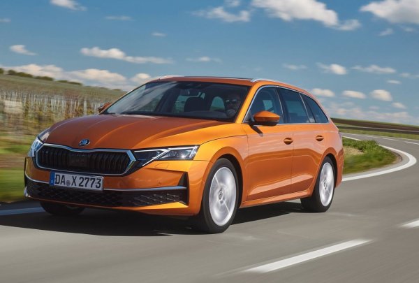 Със своите 150 к.с. от двигател 2.0 TDI чешкият модел се качва на подиума благодарение на старомодния дизел. В комбинация с DSG трансмисия с двоен съединител, четирицилиндровият дизелов двигател намира идеалното си приложение  на магистралата. Освен нисък разход комбито предлага и 640-литров багажник.