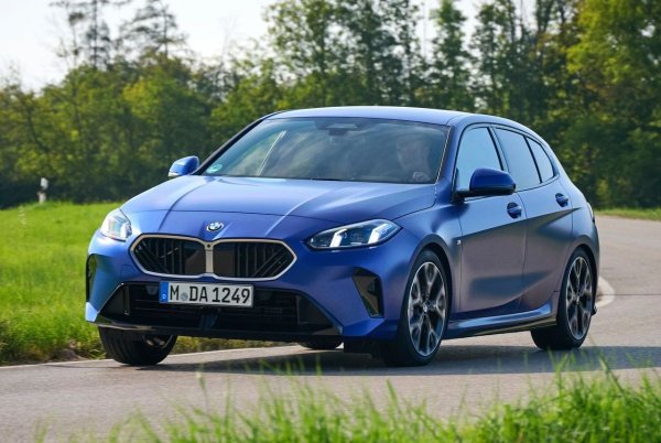 BMW 1-Series във версията 120d също е сред най-икономичните на магистралата, като постижението му от 5,2 л/100 км го поставя на второ място в общото класиране. 2,0-литровият мек хибриден турбодизел със 163 к.с., комбиниран с автоматичната трансмисия с двоен съединител, е изпитана комбинация, предназначена за тези, които изминават много километри, без да се отказват от удоволствието от шофирането.