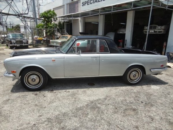 Rolls-Royce Corniche от 1973 година като пикапolls-Royce Corniche от 1973 година като пикап