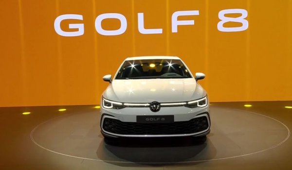 За разлика от съседите си във Франция и Нидерландия, белгийците не бързат със субсидиите за електромобили. Golf си остава най-продаваният модел със 7796 бройки, но вече плътно по петите му е Renault Clio (7508). Третата позиция е за Mercedes A-class, после се нареждат Volvo XC40 (с 32% ръст на годишна база, докато всички други имат спад), Skoda Octavia и Citroen C3.
