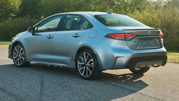 Ирландският пазар е доста пъстър: след лидера Corolla (3742) идват Hyundai Tucson, Ford Focus, VW Tiguan, Hyundai Kona, VW Golf, Toyota CH-R и Skoda Octavia. 
