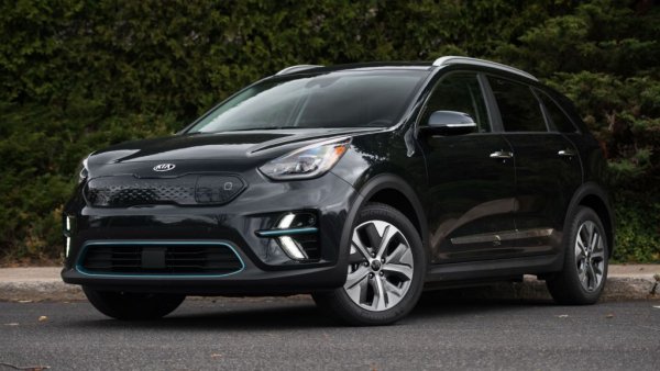 Щедрите данъчни и други преференции за електромобили изтикват Niro на първо място с 9892 продажби, от които повечето - с чисто електрическо задвижване. Втората позиция е за VW Polo с 8128, после идват Ford Focus, Opel Corsa, Hyundai Kona, Peugeot 208 и Volvo XC40. 
