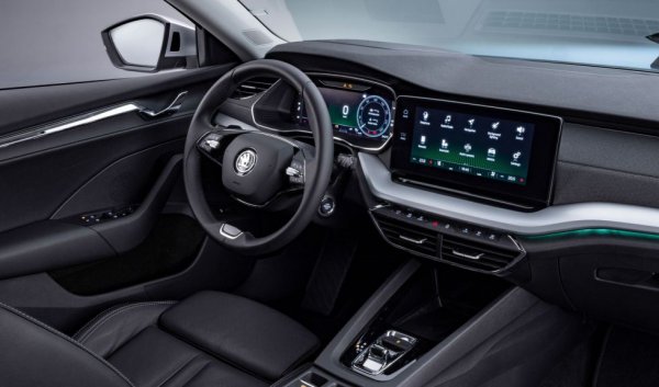 На полския пазар от няколко години Octavia води битка с Toyota Corolla, и засега удържа преднина - 15 079 срещу 13 976 бройки. Зад тях следват Toyota Yaris, Skoda Fabia,  Dacia Duster, Toyota RAV4, Toyota C-HR и Renault Clio. 
