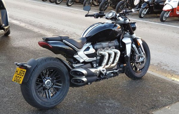 Промяна спрямо 2024: -18%
Triumph Motorcycles Ltd e най-големият британски производител на мотоциклети, основан през 1983 и откупил правата върху марката от легендарната, но банкрутирала Triumph Engineering. 
В България регистрациите са разпределени между седем различни модела, включително и четири бройки от Triumph Rocket 3, който претендира да е серийният мотоциклет с най-голям двигател в света (2 458 куб. см). 
