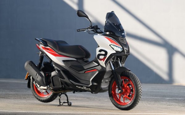 Промяна спрямо 2024: +45%
Италиански производител от Ноале, недалеч от Венеция, основан от благородника Алберто Беджо след Втората световна война и носещ името на любимата му кола - Lancia Aprilia. Днес е част от групата Piaggio.
В България продажбите са се увеличили чувствително спрямо миналата година, най-популярният модел е SR GT 200.  
