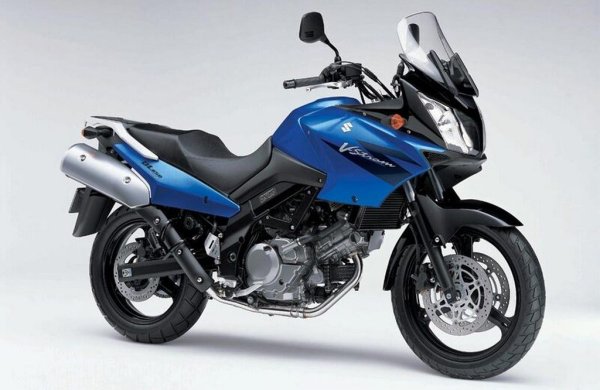 Промяна спрямо 2024: -14%
Японската компания произвежда мотоциклети от 1952 насам, но големият й пробив идва след бягството на Ернст Дегнер от ГДР, който донася със себе си тайните технологии на източногерманския производител MZ. 
На българския мотоциклетен пазар марката има спад на годишна база, най-търсеният модел е DL 650. 
