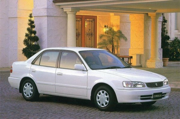 Toyota Corolla е най-продаваният модели в света. Представена за първи път през 1966 г., Corolla се превърна в символ на японската надеждност. Проста и непретенциозна за използване, Corolla спечели доверието на милиони собственици на автомобили. Тази кола практически не изисква честа поддръжка и с правилна грижа може да измине до 400 000-500 000 км.
