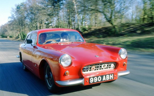 По-късно съживен като Warwick, Peerless използва механиката на Triumph TR3 и направено по поръчка тръбно стоманено шаси. Около 300 от тези четириместни купета са произведени през 1958 г., преди Peerless да изчезне.