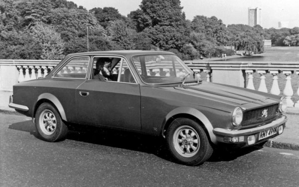 Единствената автомобилна компания, базирана в Уелс, Gilbern се появява през 1959 г. и прави над 1000 коли, включително около 600 бройки от този последен модел с V6 двигател на Ford.