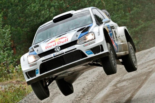 Още един удивителен факт: Polo направи това, което не постигнаха легенди като Lancia Stratos и Audi Quattro. Мъникът има цели 4 титли от Световния рали шампионат!

Проектът за "ралиджйско" Polo се ражда през 2011 година и се разработва 18 месеца. Първият старт на тривратата машина е през 2013 г.