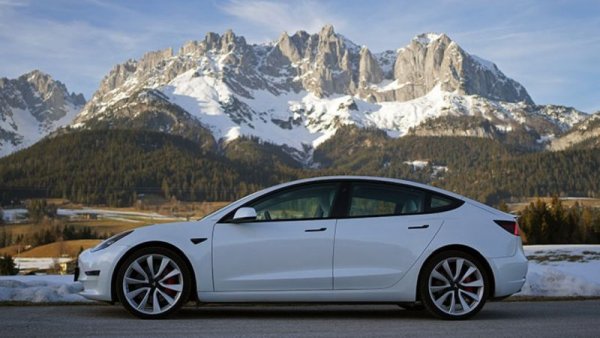 Model 3 - 66 864
Model X  - 277
Model S - 192