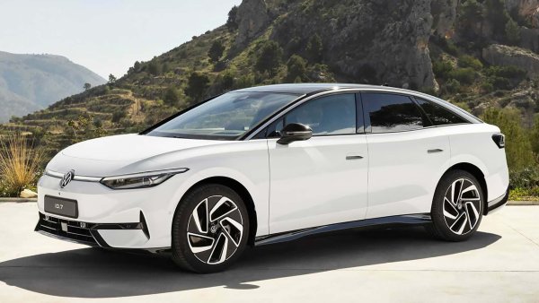 VW ID.7 е електрическият братовчед на новия Passat. Той вече се предлага като седан, а комбито ще излезе през 2024 г. Версията Pro разчита на батерия с капацитет 77 кВт/ч и мотор с 280 к.с., задвижващ задните колела. Пробегът му е до 621 к.с., като Volkswagen иска 56 995 евро за този модел.

Както всички електрически автомобили на VW, с изключение на e-Up, ID.7 също е базиран на платформата Modular Electric Toolkit (MEB). Новото обаче е версия с по-голямата батерия - 86 кВт/ч, която ще излезе по-късно.