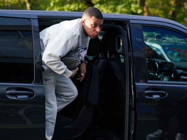 Ако смятате, че Multivan е странен избор за 23-годишен футболист, това не е единственият ван, който притежава. И дори не е такъв, който е с оборудване на Maybach, а стандартен. Той предлага достатъчно места за седем души, което го прави много добър вариант за дълги пътувания, с много първокласни функции и начална цена от $52 600.