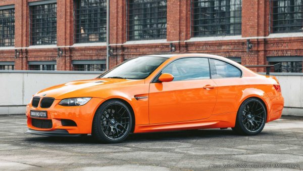 Прогнозна цена на дребно: 150 000 - 200 000 евро

Вероятно мнозина вече са забравили за тази кола. BMW M2010 CSL e е един от най-редките автомобили на М-подразделението. Произведени са само 138 бройки от този модела, като всички са в огнено оранжево, а цената им като нови започва от 136 850 евро.