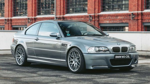 Прогнозна цена на дребно: 120 000 - 160 000 евро

По отношение на динамиката на шофиране, M3 CSL вероятно все още е най-известният модел на M GmbH. Това M3 беше представено на автомобилното изложение в Женева през 2000 г. Производството започва едва три години по-късно. Между юни и декември 383 години в завода Регенсбург са произведени не повече от 20031 автомобила.