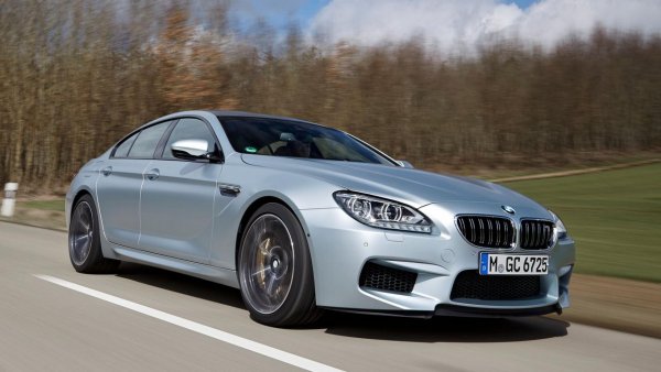 Всъщност нито 6 Series Gran Coupe, нито наследникът 8 Series Gran Coupe са нещо кой знае колко величествено, ако се позамислите малко. Това са седаноподобни купета с 4 врати, базирани на двуврати купета, които пък от своя страна са базирани на седани с 4 врати... Просто от BMW са искали да създадат съперник на Porsche Panamera и Mercedes CLS и резултатът е виден.

Но когато видите тази машина като М6 с 600 конски сили може и да простите безсмисленото съществуване на Gran Coupe моделите. Това е наистина прекрасна и наистина бърза кола - нещо в което BMW определено ги бива.